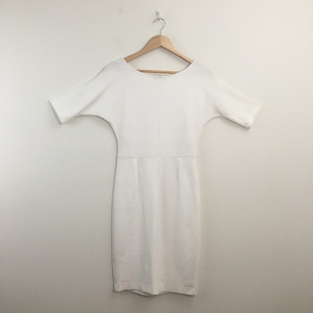 Venus | Elegant White Dress with Front Gold Chain Detail - Picture 8 of 10